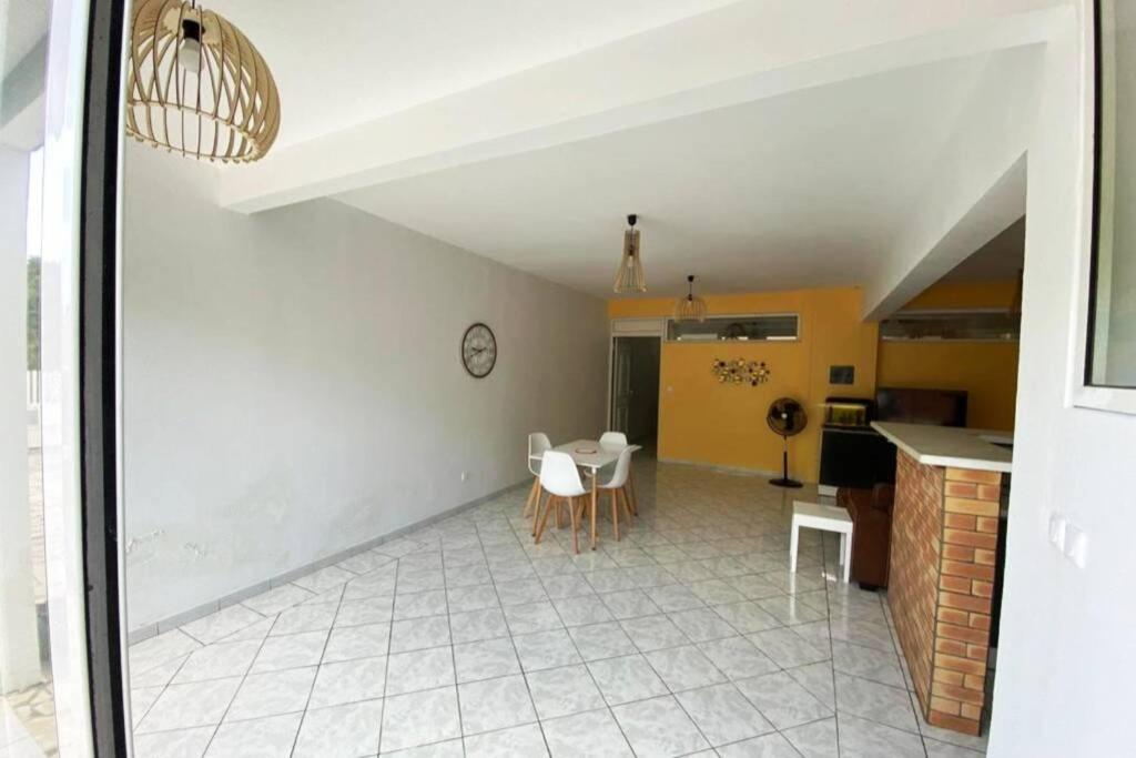Charmant Appartement Avec Piscine Ле-Робер Экстерьер фото
