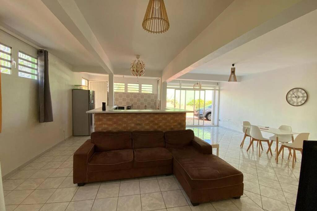 Charmant Appartement Avec Piscine Ле-Робер Экстерьер фото