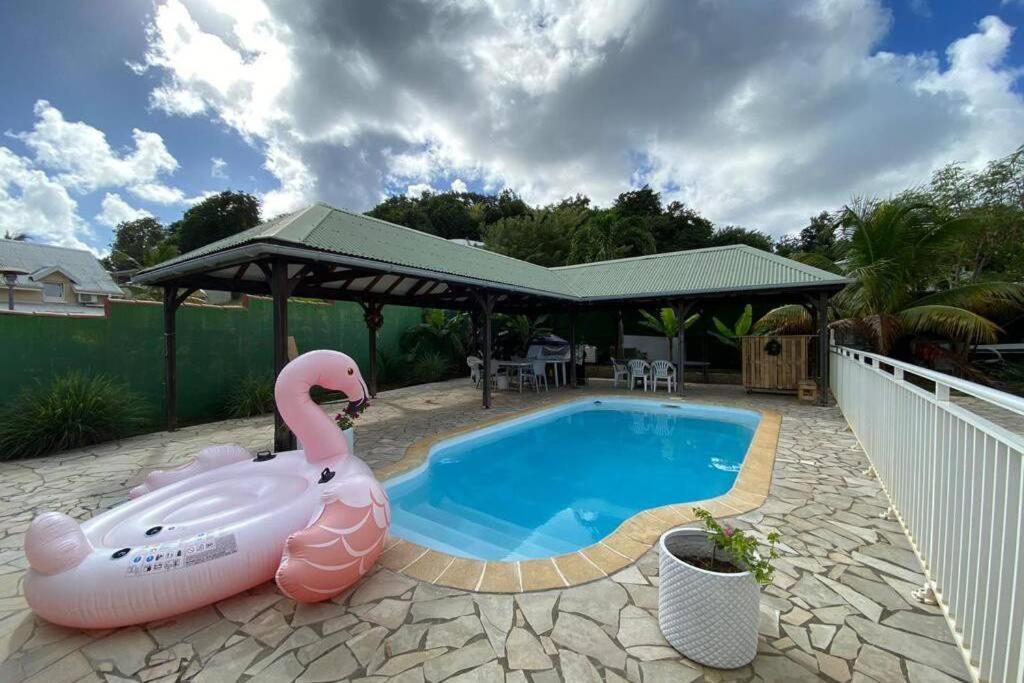Charmant Appartement Avec Piscine Ле-Робер Экстерьер фото